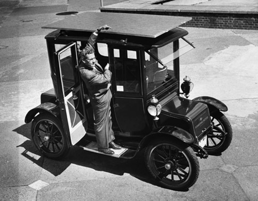 1912-baker-electric-car-converted-to-solar-power