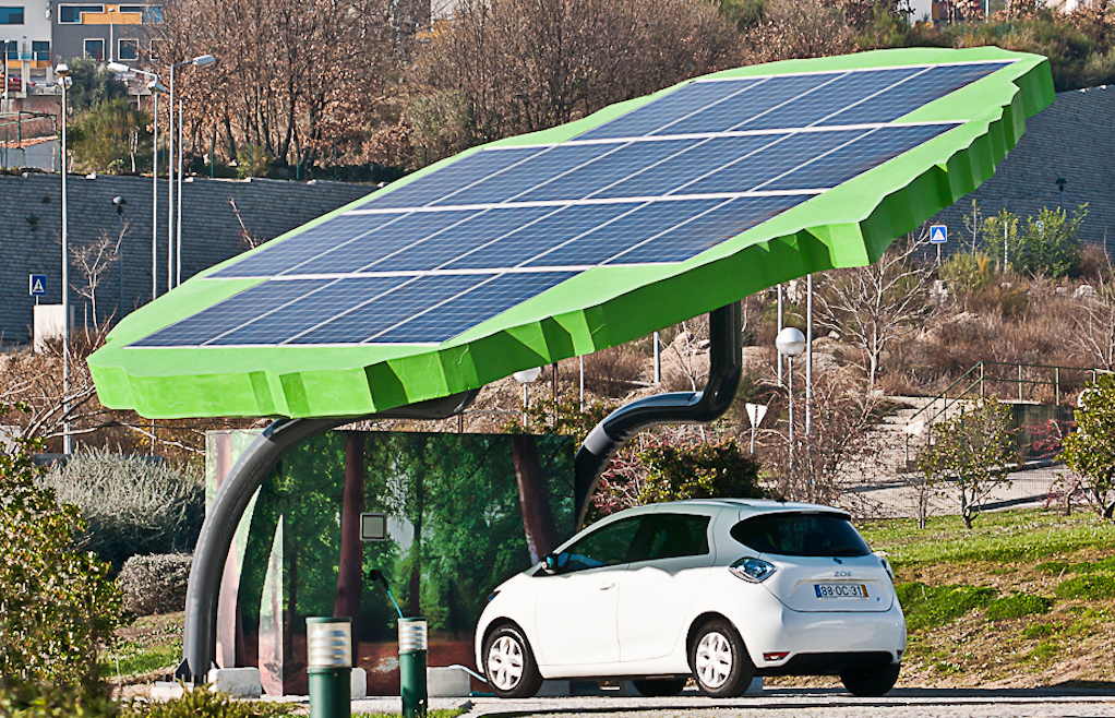 Empresa portuguesa regista patente de estação solar de carregamento rápido nos Estados Unidos