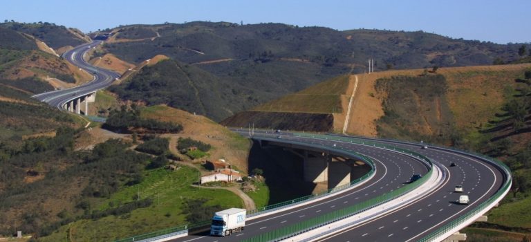 Começaram a ser instalados os Postos de Carga Rápida nas autoestradas