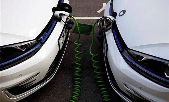 Vendas de veículos elétricos sobem 210% com cheque de 2250 euros