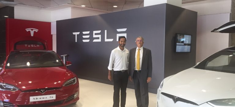 Loja pop-up da Tesla no El Corte Inglês de Lisboa