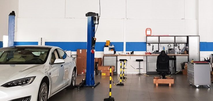 Parceria UVE – EVolution Service & Battery Center. Parceria UVE – EVolution Service & Battery Center.