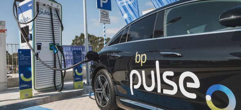 BP inaugura em Portugal o primeiro Posto de Carregamento Ultrarrápido para Veículos Elétricos da marca BP Pulse 